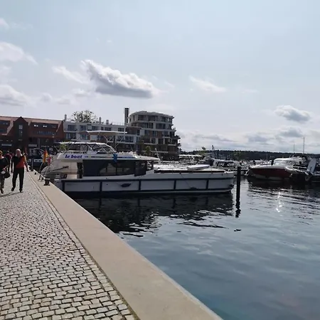 In Der Mecklenburger Seenplatte, Cleaning Included Apartment