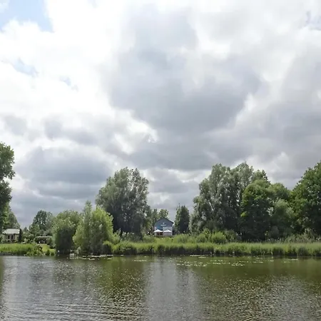 In Der Mecklenburger Seenplatte, Cleaning Included Apartment