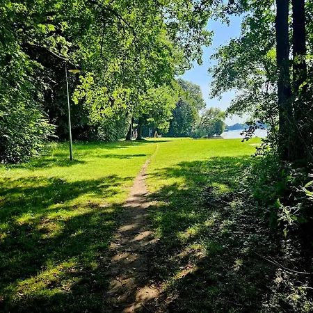 In Der Mecklenburger Seenplatte, Cleaning Included Apartment